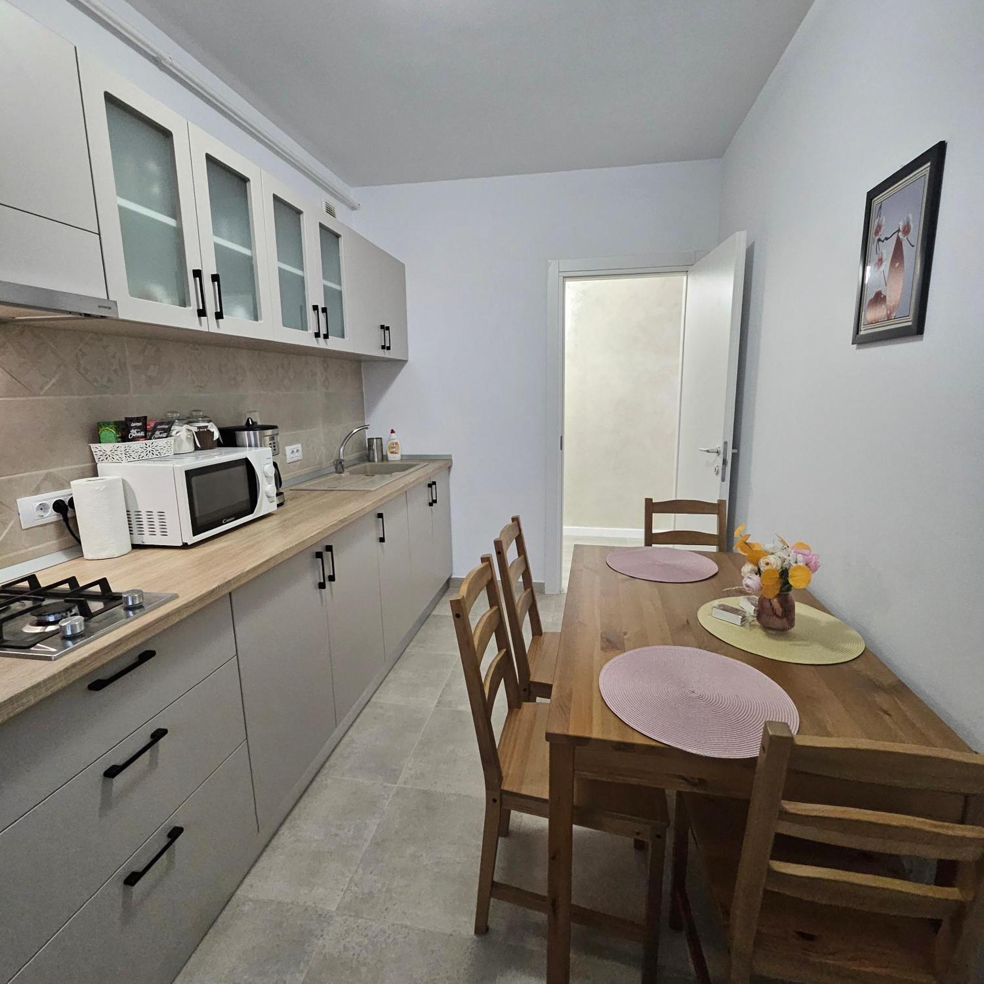 Rainbow Apartment Pink - Free Parking- Zona Spital Recuperare Iasi Exterior foto