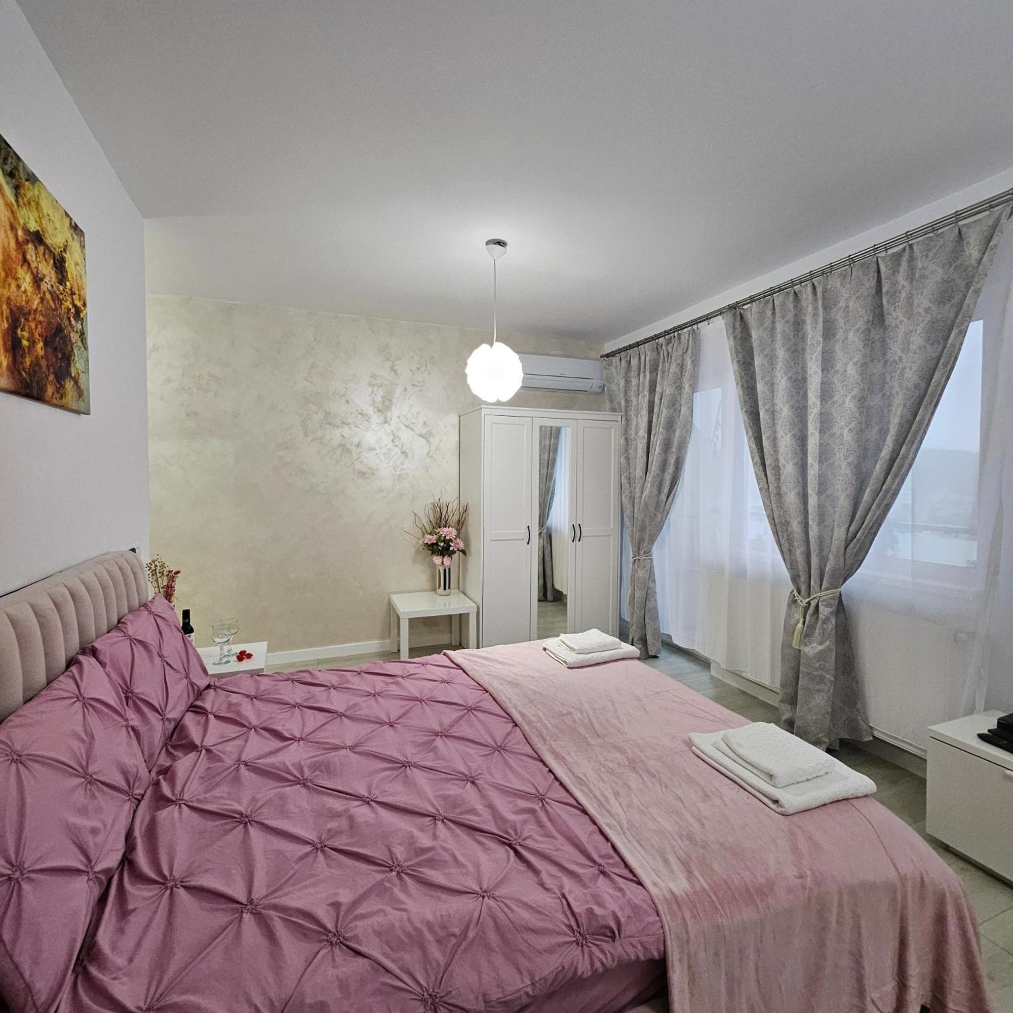 Rainbow Apartment Pink - Free Parking- Zona Spital Recuperare Iasi Exterior foto