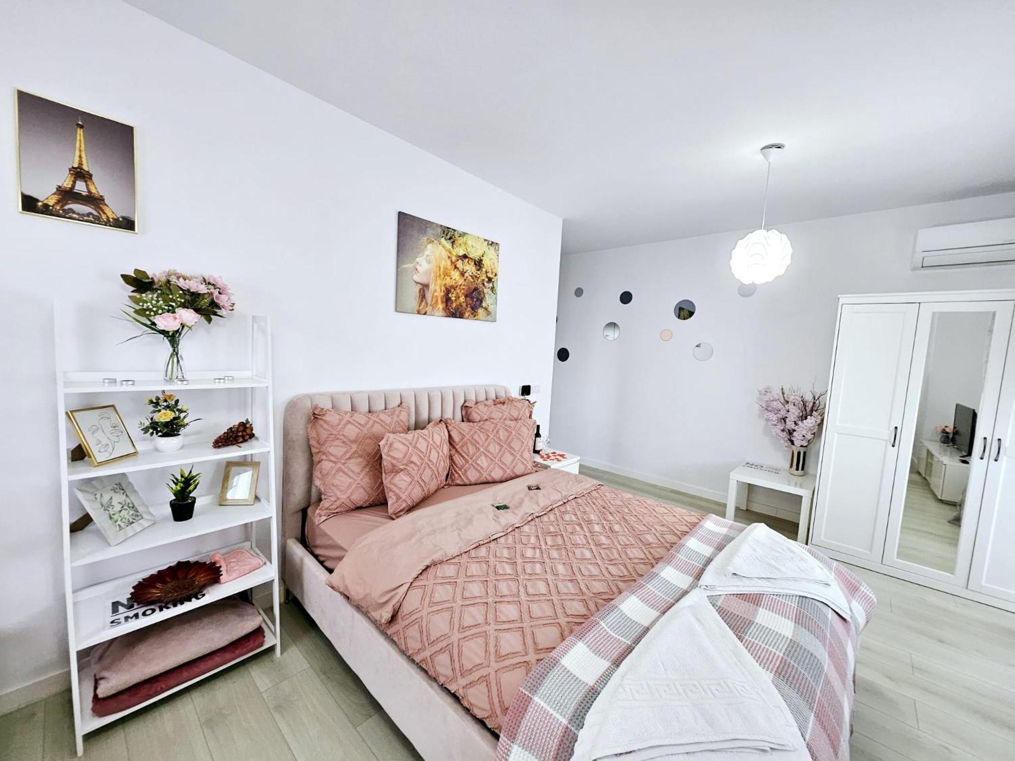 Rainbow Apartment Pink - Free Parking- Zona Spital Recuperare Iasi Exterior foto